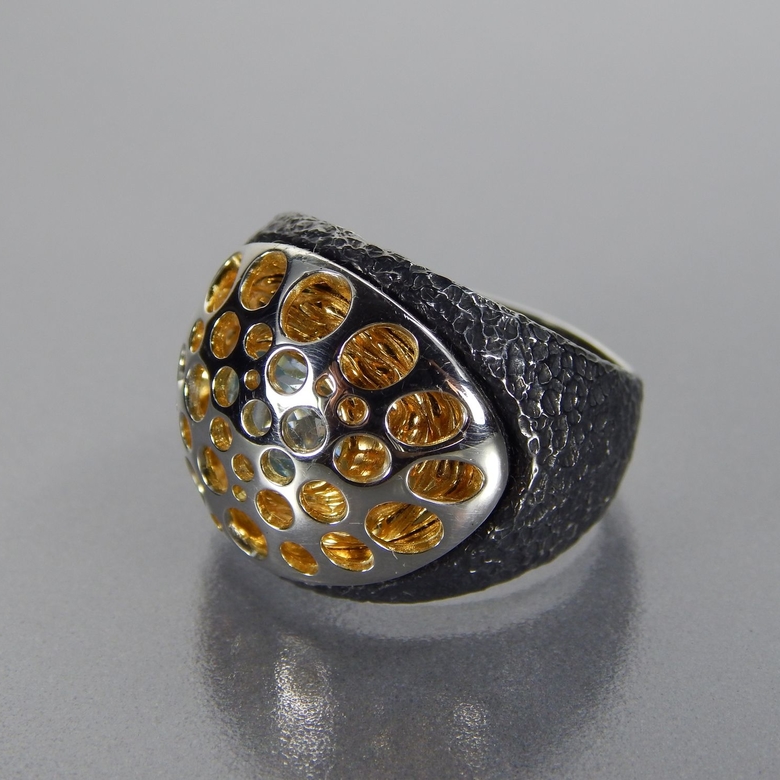 Кольцо с топазом.