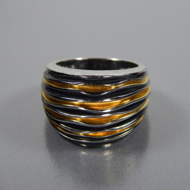 Серебряное кольцо с позолотой.