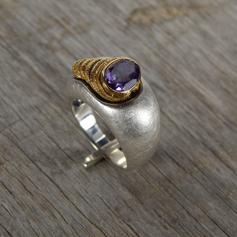 Серебряное кольцо с аметистом