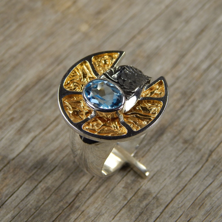 Серебряное кольцо с топазом