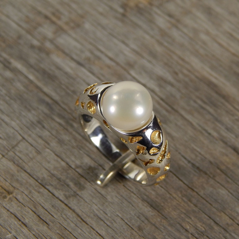 Серебряное кольцо с жемчугом