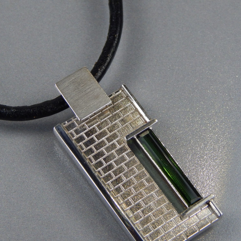 Подвеска из белого золота с турмалином