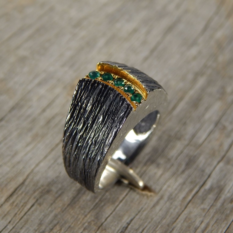 Серебряное кольцо с ониксами.