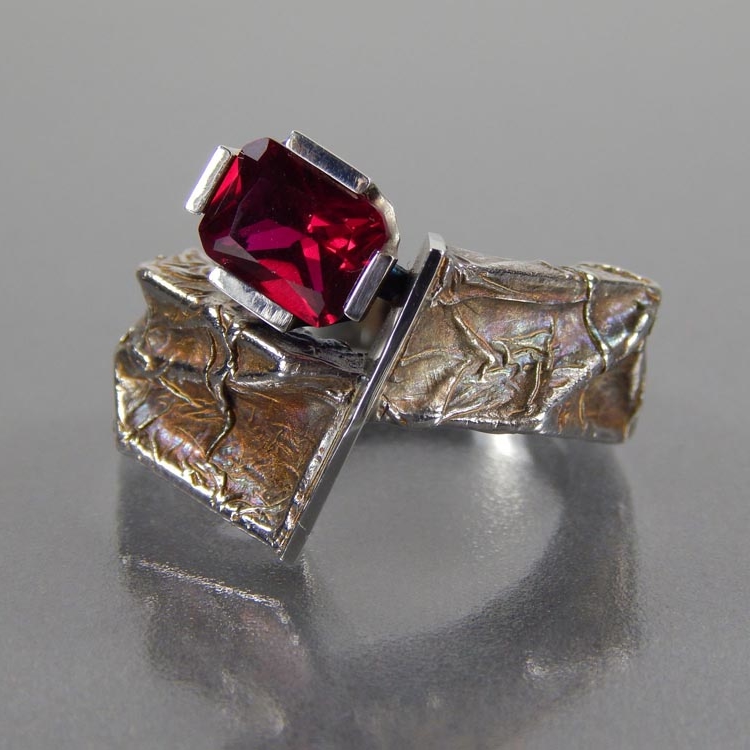 Мужское серебряное кольцо Полет Дракона