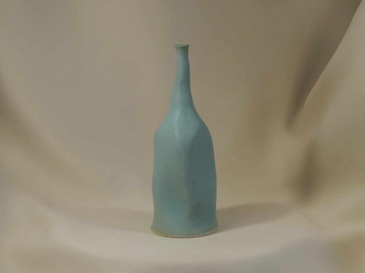 Керамическая бутылка.