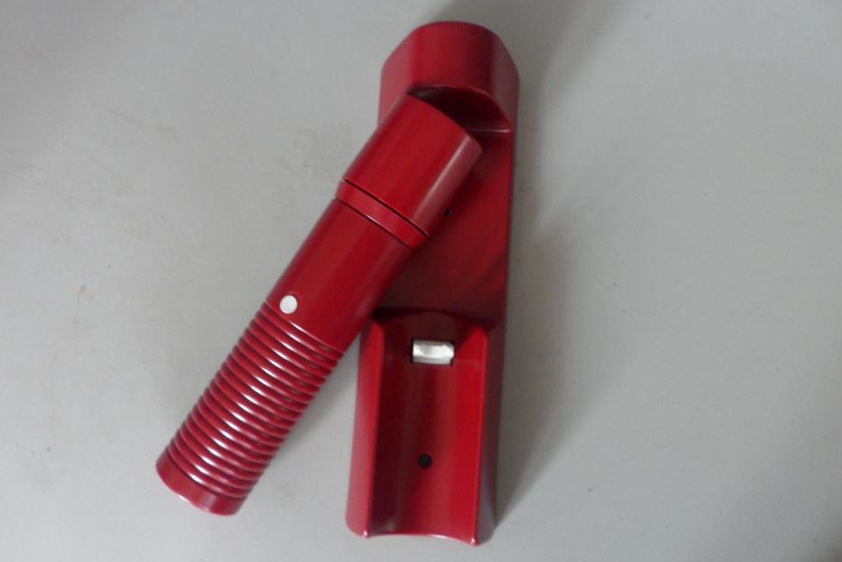 Фонарик гостиничного типа работает от батареек