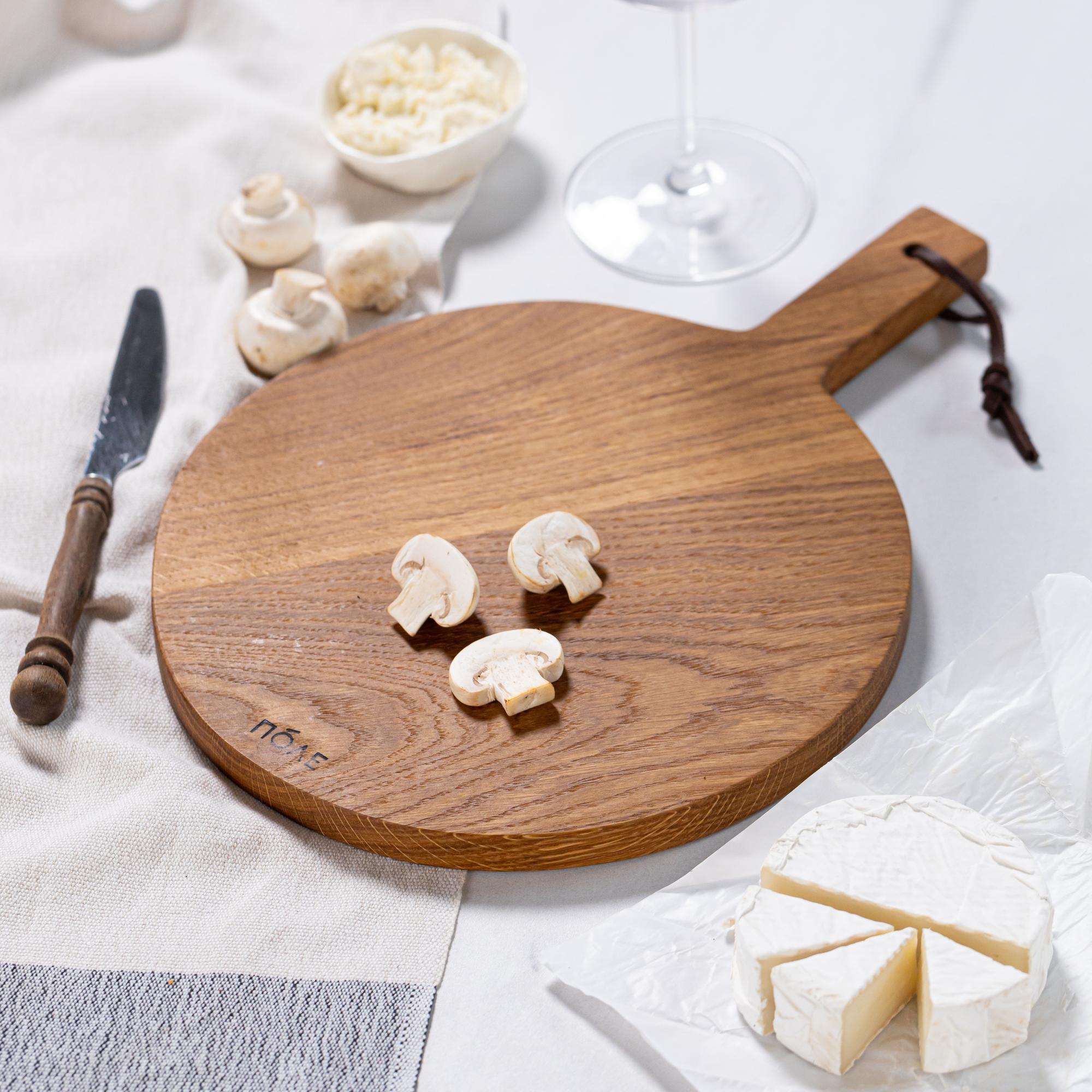 Дубовая доска разделочная круглая с ручкой