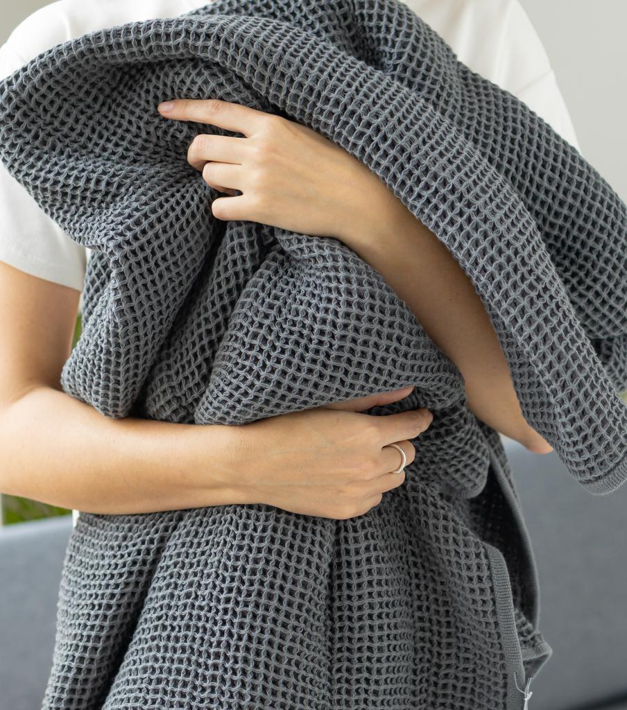 Вафельный плед серый