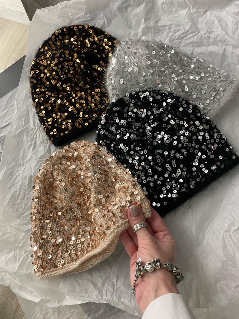 Блестящая шапка бини