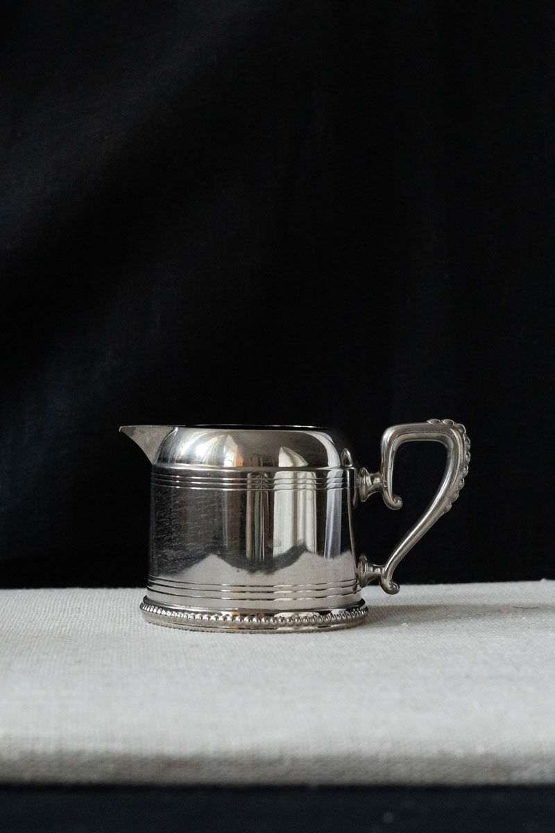 Набор: подставка под шпажки, сахарница, молочник