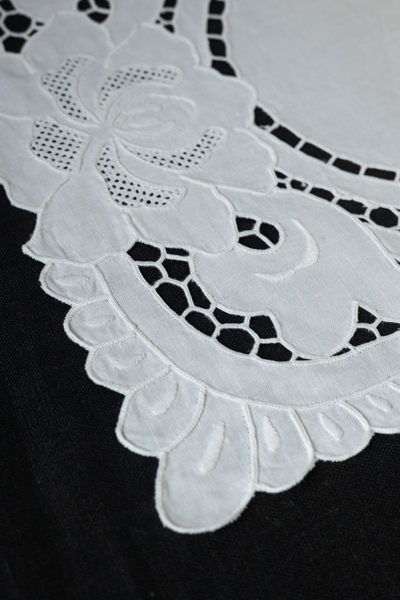 Cалфетка из хлопка и льна  с вышивкой прямоугольная