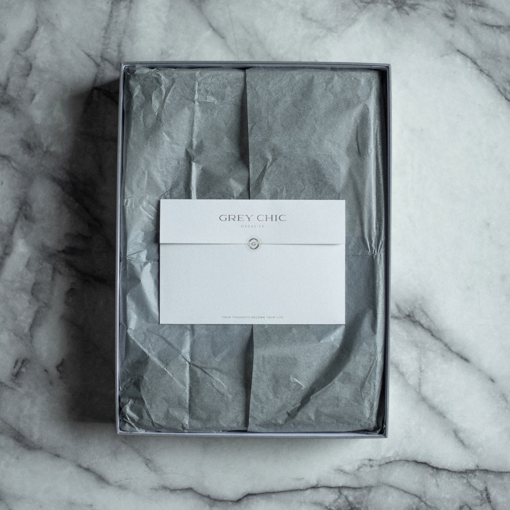 Подарочная коробка + журнал GREY CHIC Magazine + открытка