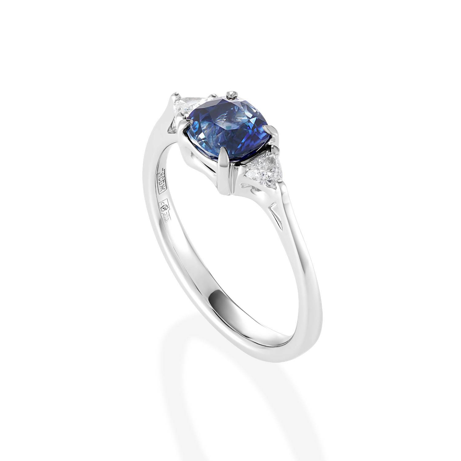 Помолвочное кольцо с сапфиром и бриллиантами