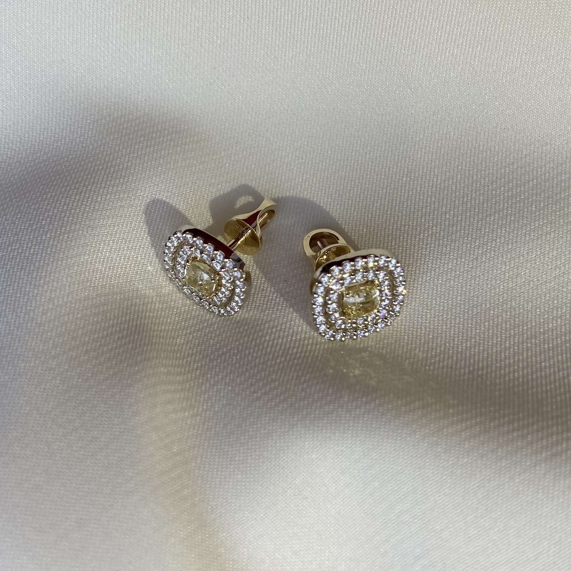 Серьги пусеты с желтым бриллиантом и двойной окантовкой