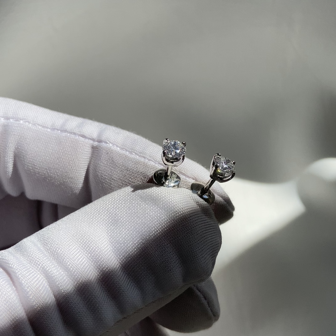 Серьги пусеты с бриллиантами огранки круг