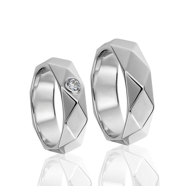 Обручальные кольца с симметричными гранями
