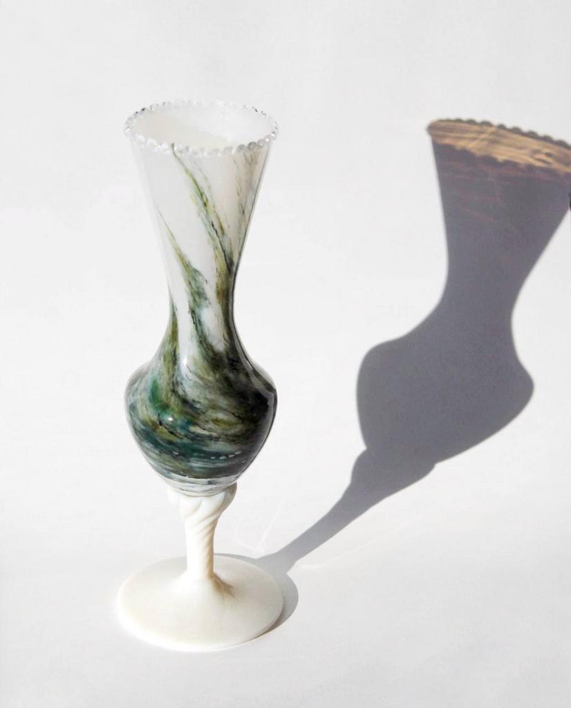 Опаловая ваза