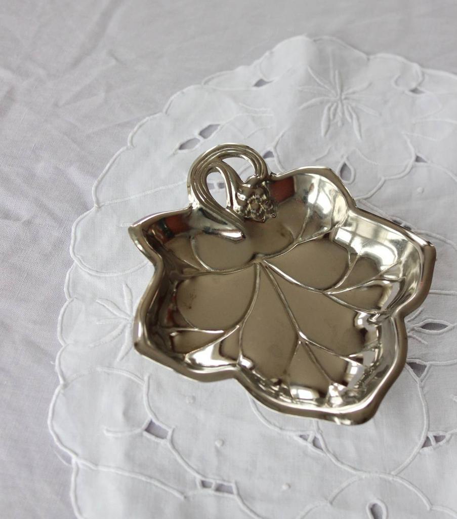 Пиала в форме листа