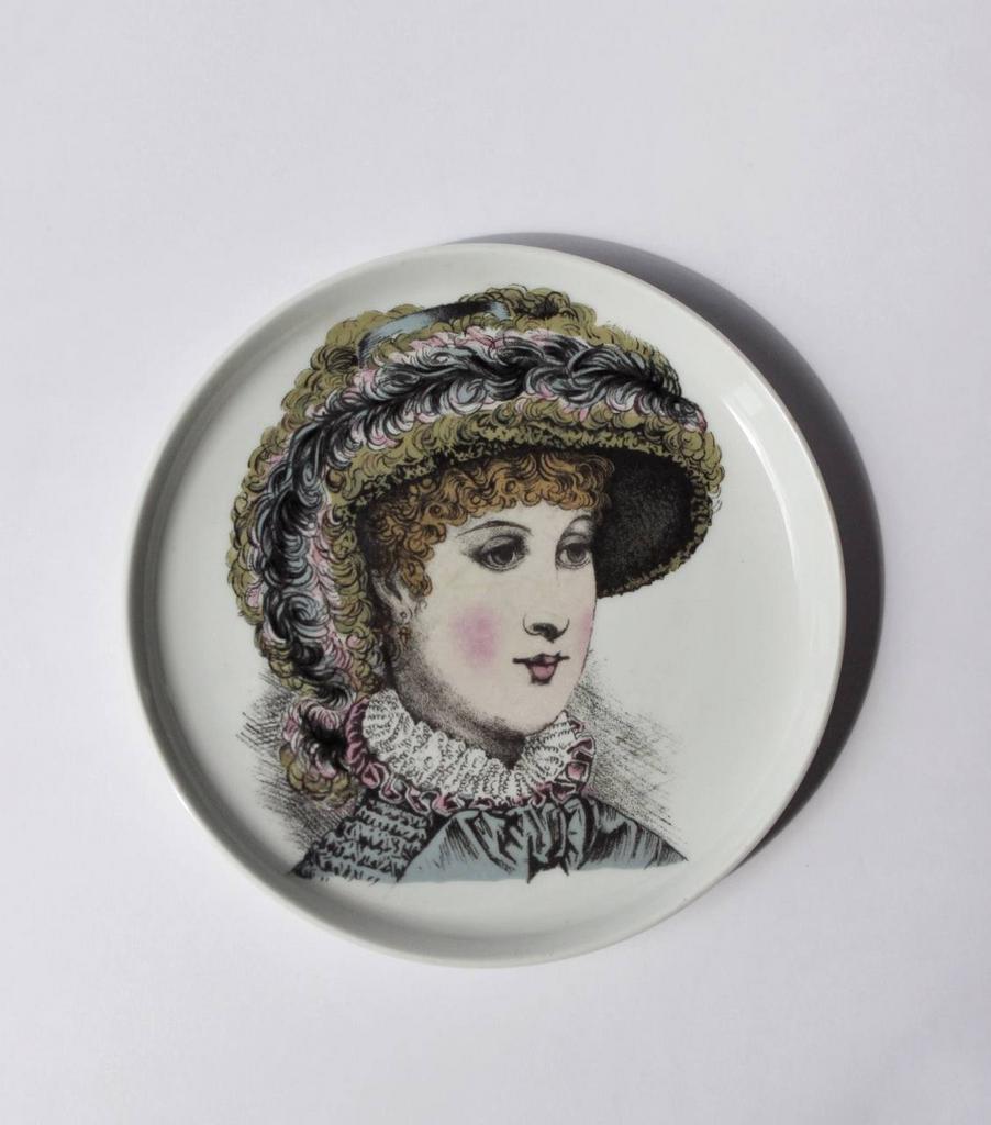 Тарелка "Мадмуазель" декоративная