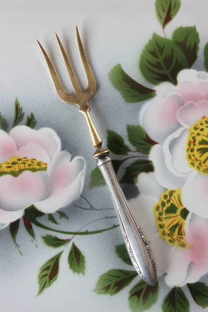 Десертная вилка