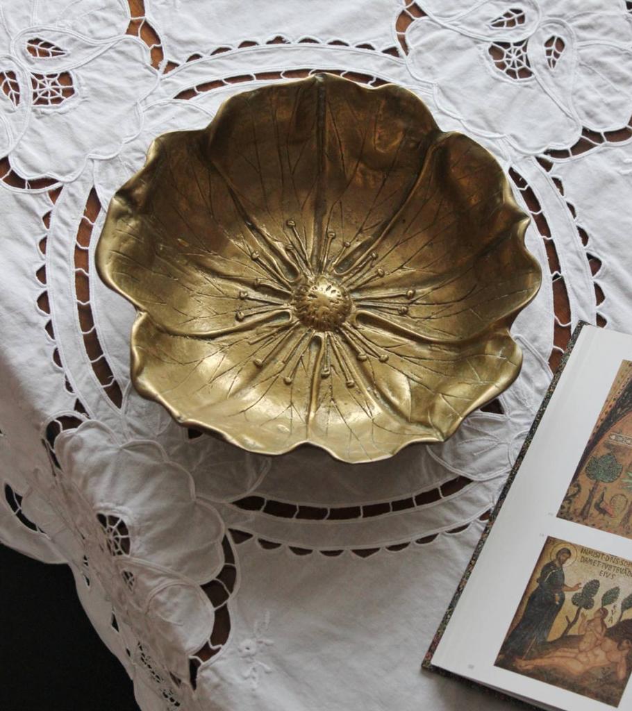 Тяжелая латунная чаша в форме мака