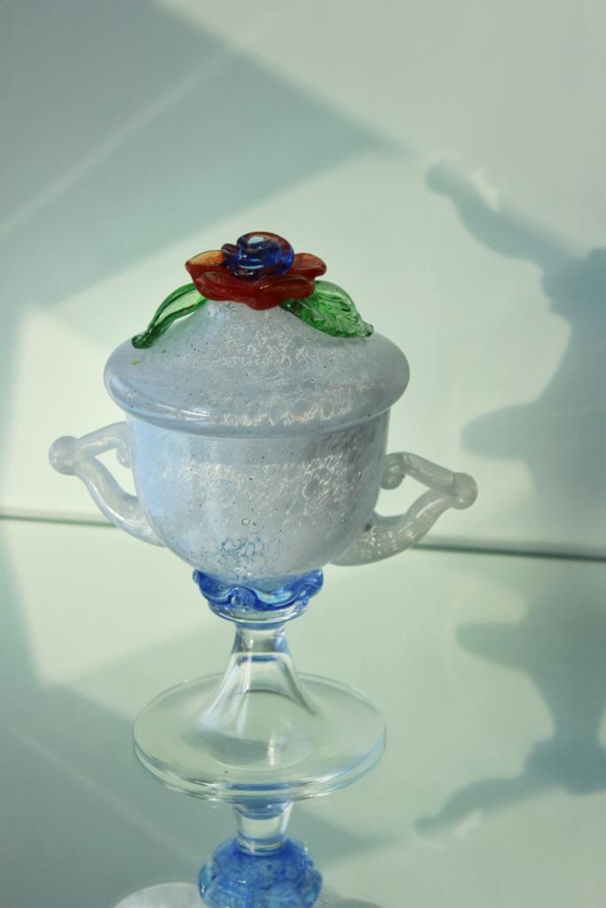 Художественная бонбоньерка с налепами