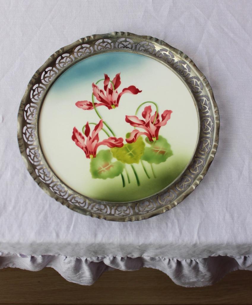 Антикварный ажурный поднос эпохи модерн