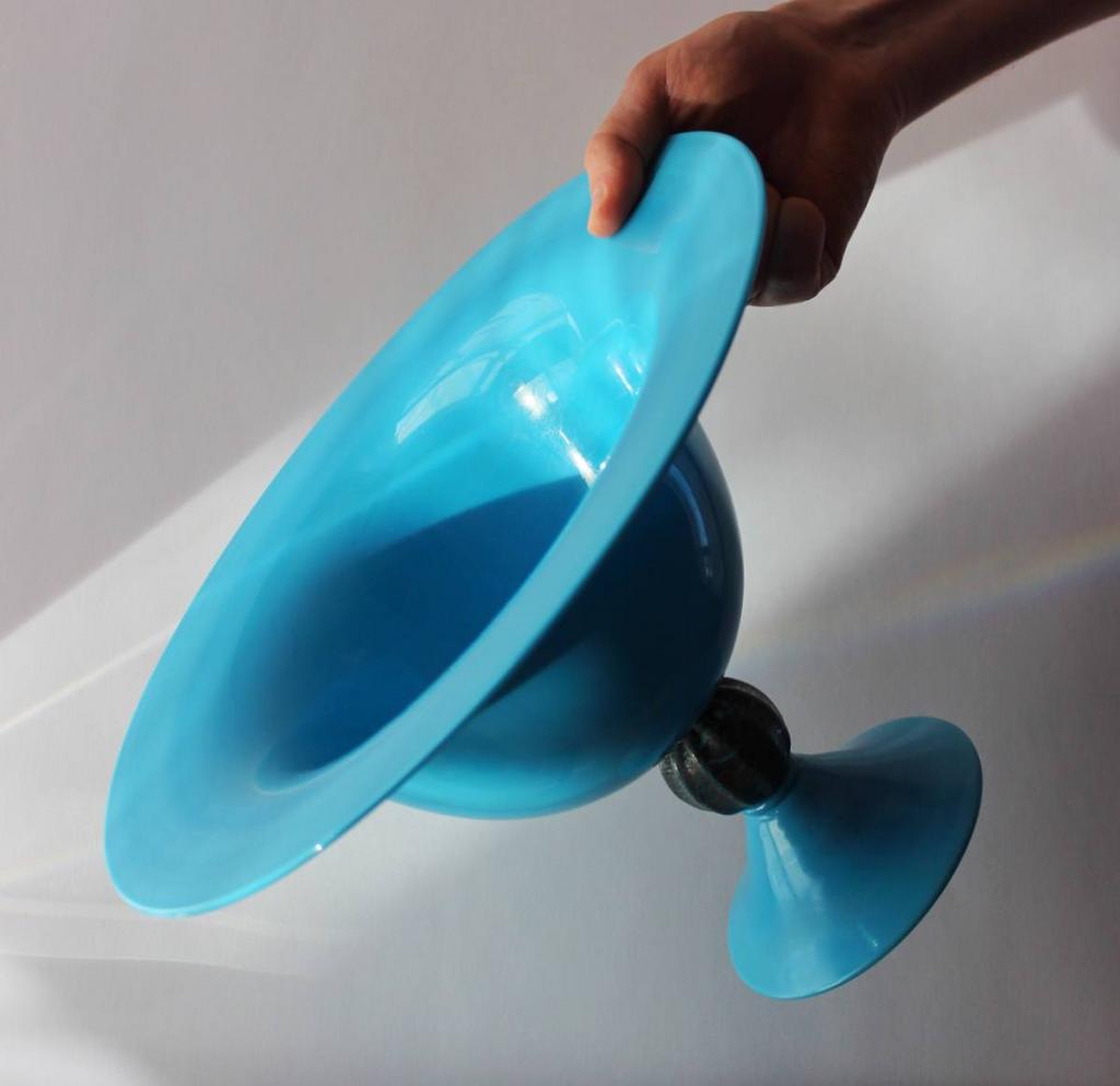 Гигантская чаша на ножке Murano из опалового стекла