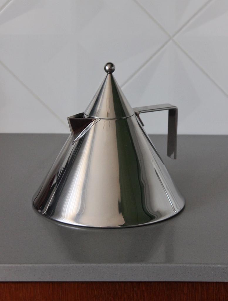 Чайник Alessi модель IL Conica