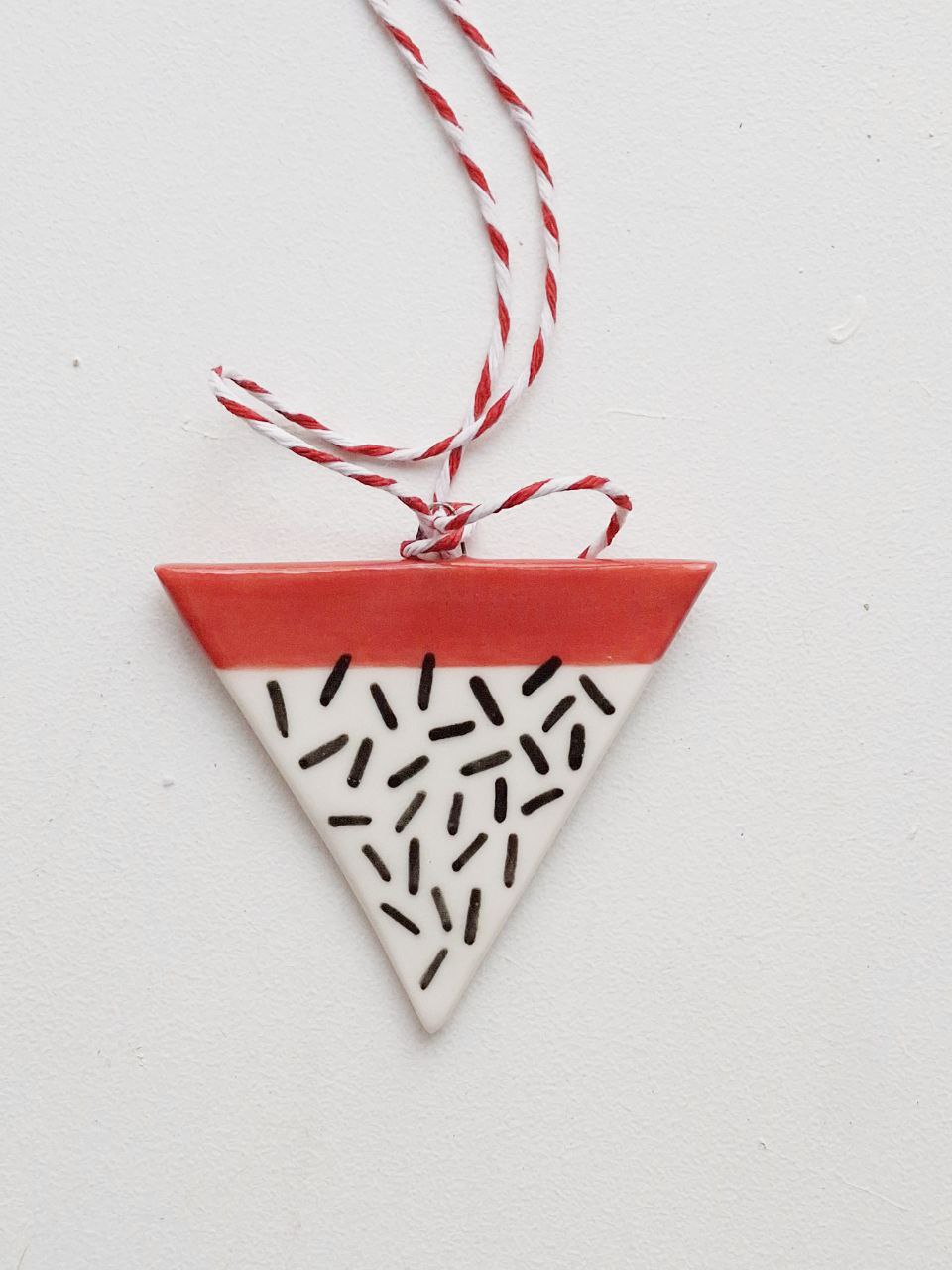 Игрушка ёлочная. Украшение для дома. Треугольник. Абстракция