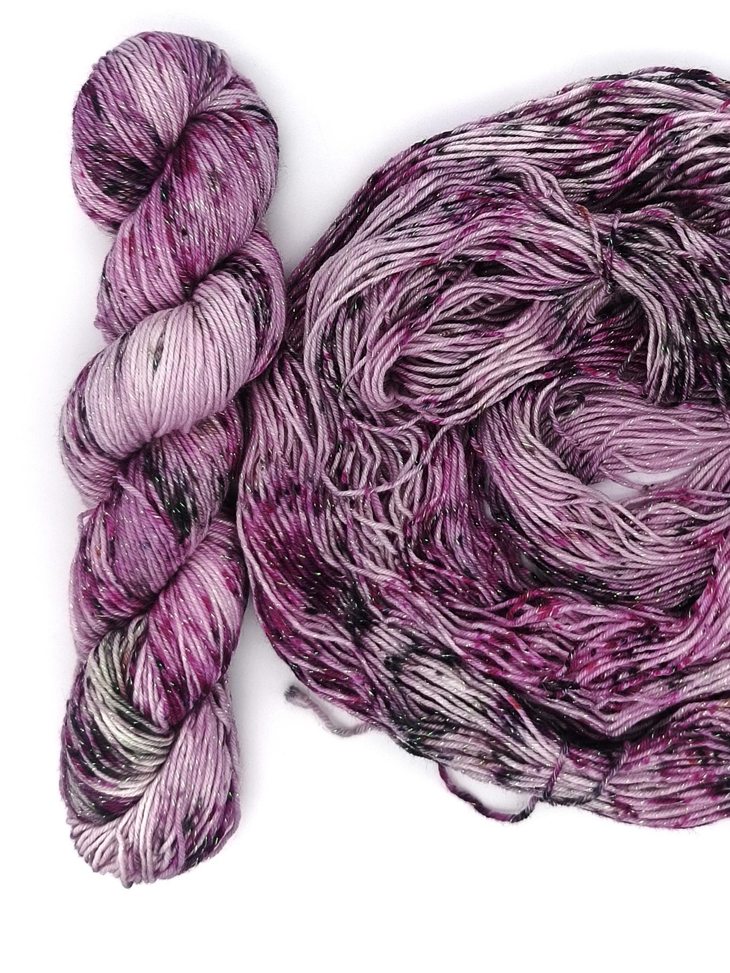 Меринос 19 мкн 73%, нейлон 23%, люрекс 4%, 50 гр/200 м, 103400