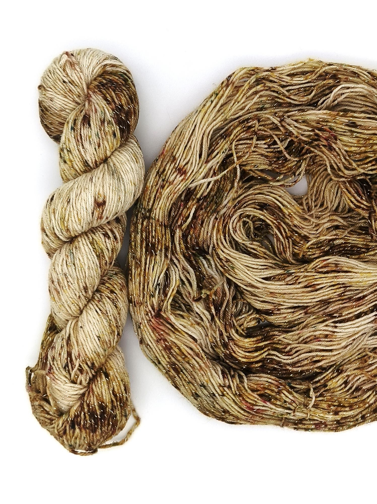 Меринос 19 мкн 73%, нейлон 23%, люрекс 4%, 50 гр/200 м, 109400