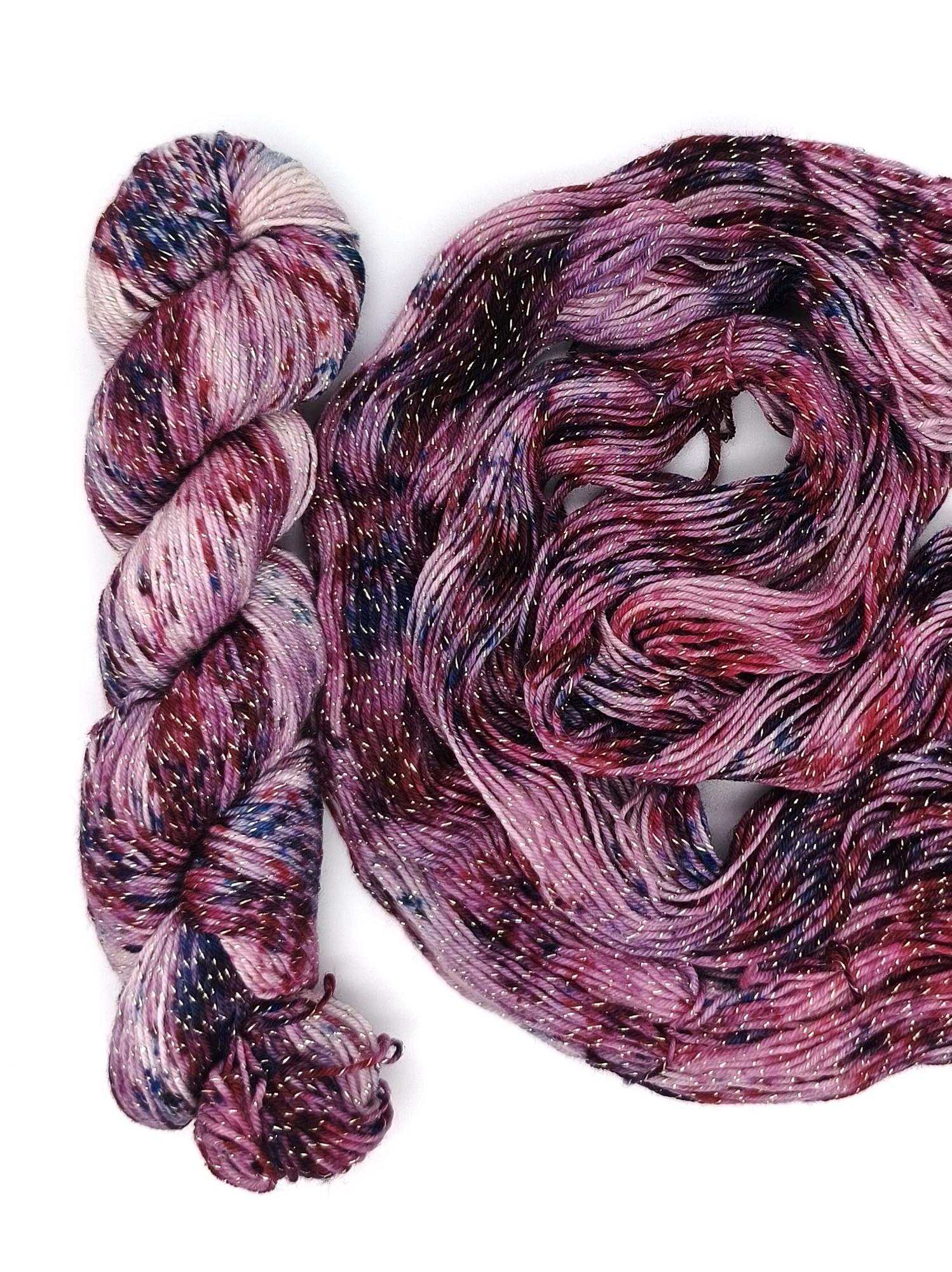 Меринос 19 мкн 73%, нейлон 23%, люрекс 4%, 50 гр/200 м, 110400