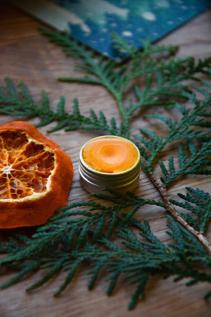 БАЛЬЗАМ ДЛЯ ГУБ МАНДАРИН