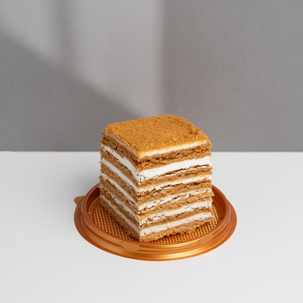 Пирожное медовик классический