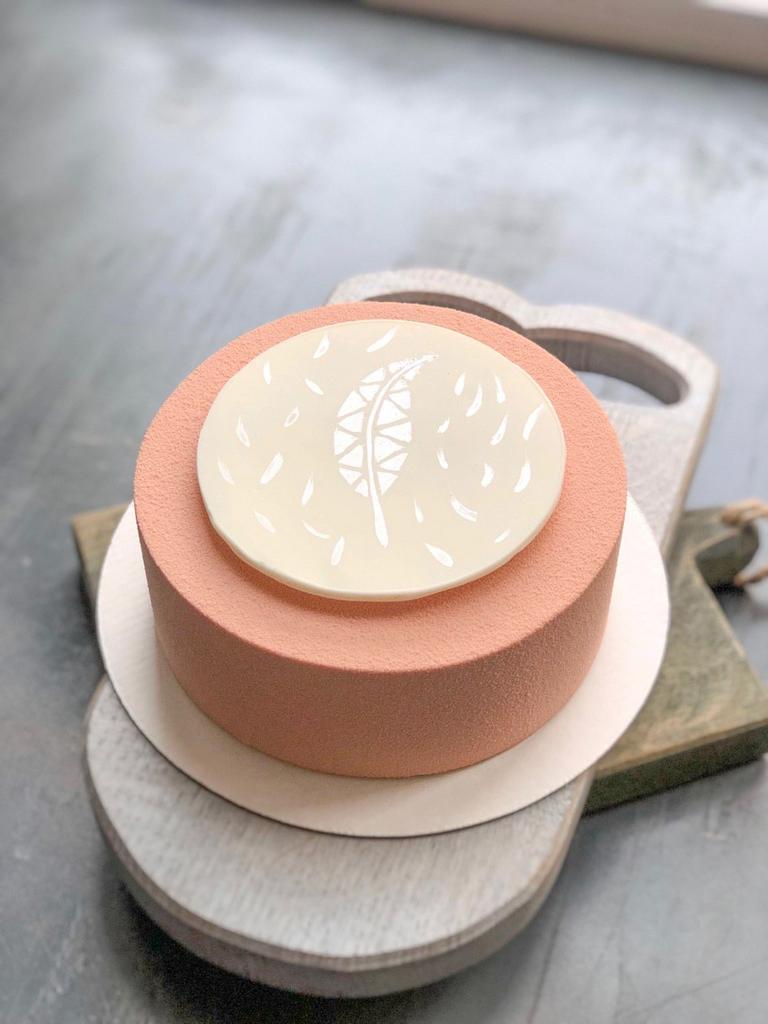 Муссовый торт с маракуйей и бадьяном