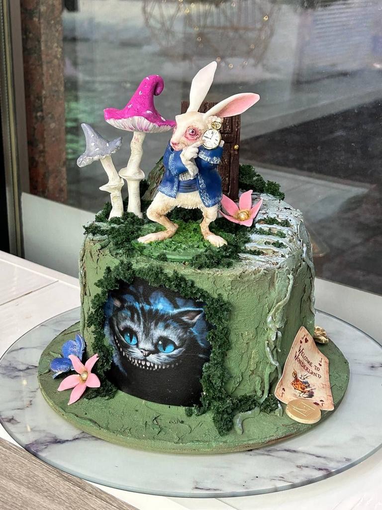 сказочный торт с декором