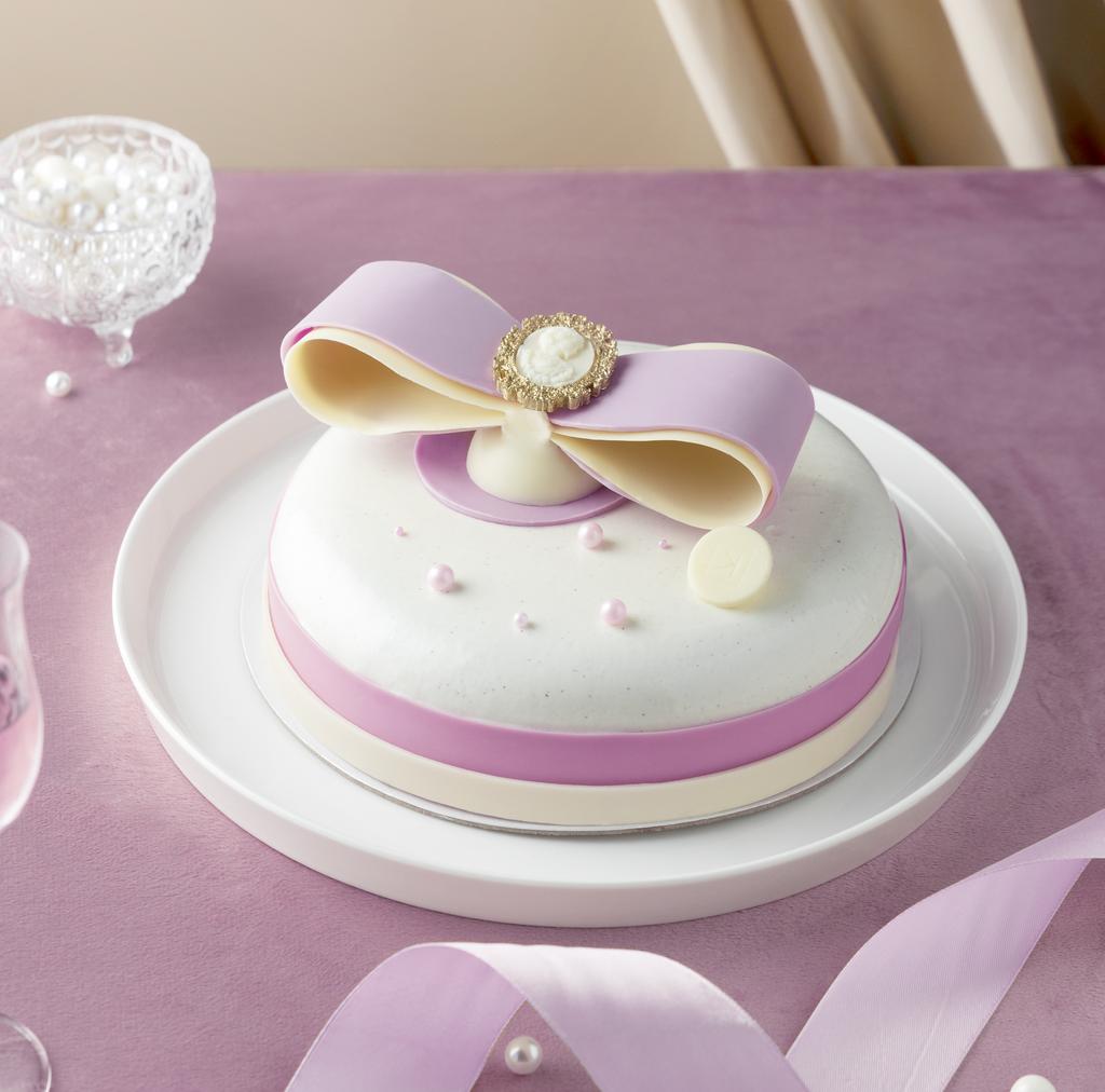 Муссовый торт с медальоном