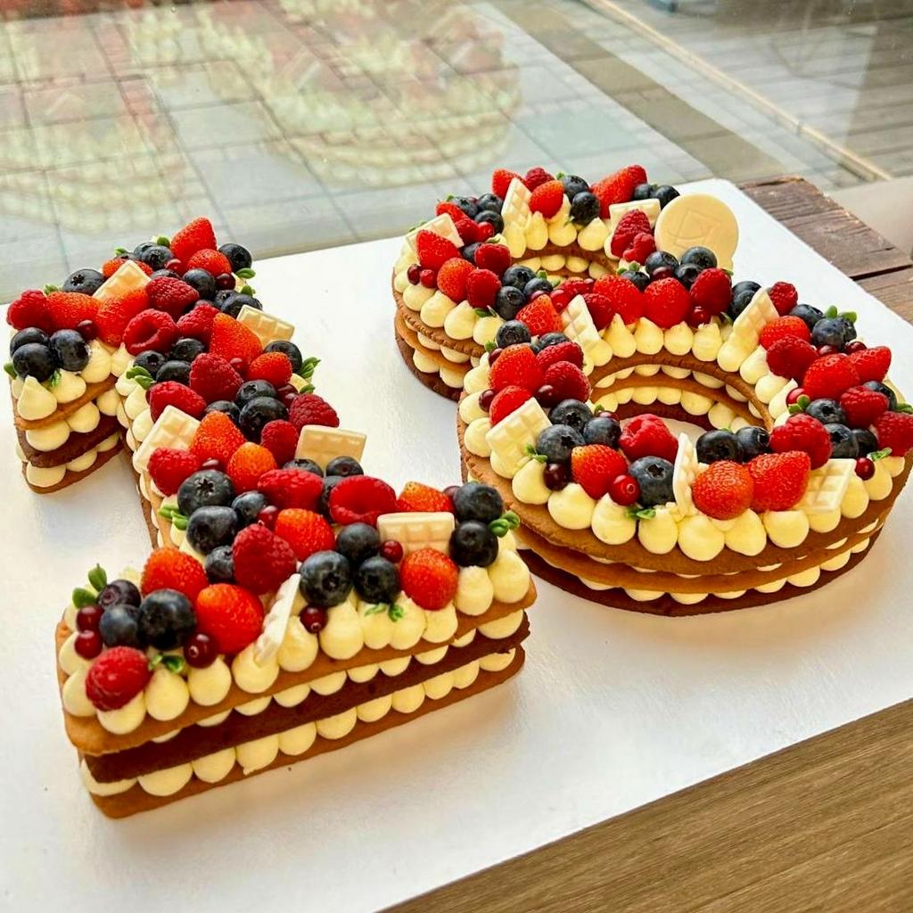 торт цифра 18