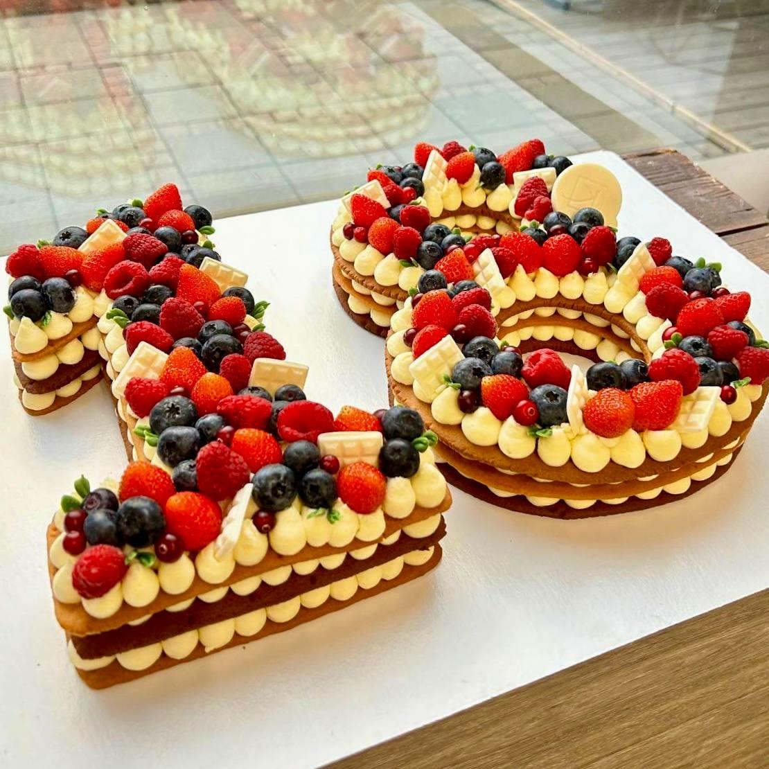 Торт Цифра 18 Для Девушки Фото