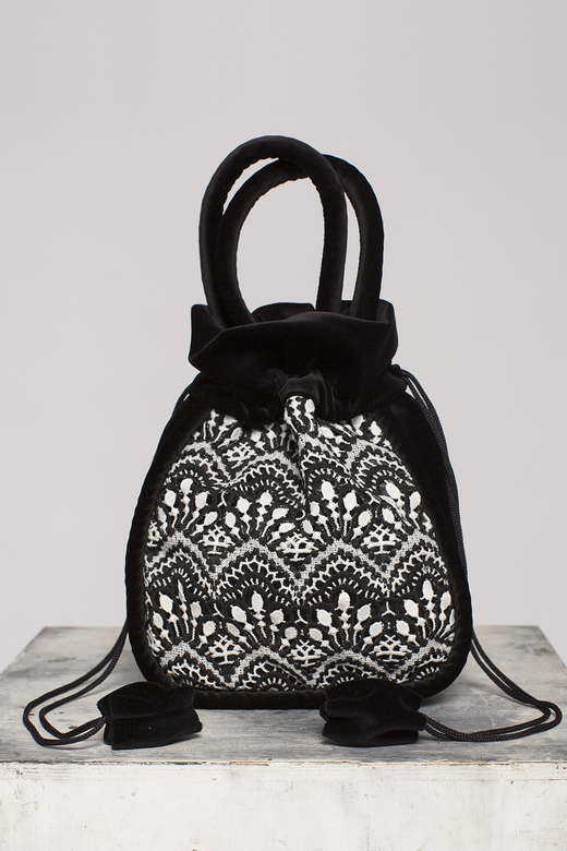 Сумка бархатная с кружевом, цвет черно-белый