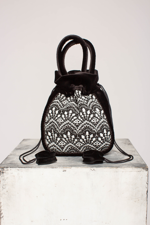 Сумка бархатная с кружевом, цвет черно-белый