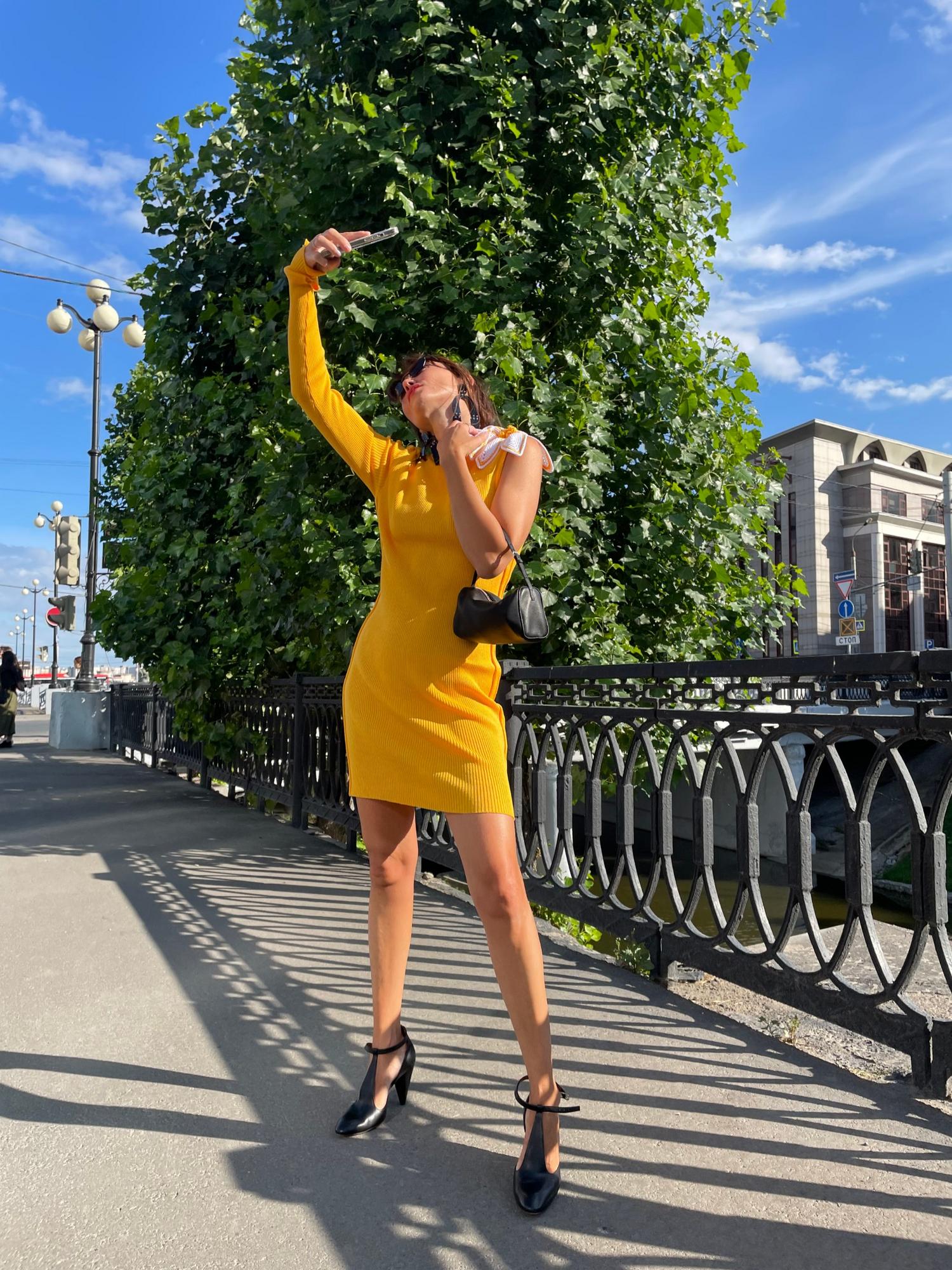 Платье на одно плечо