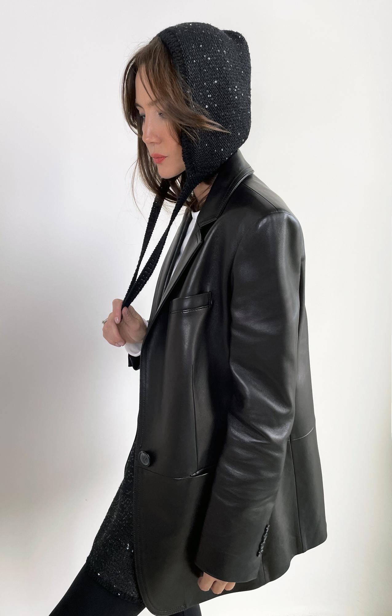 Чепчик черный, декорированный пайетками