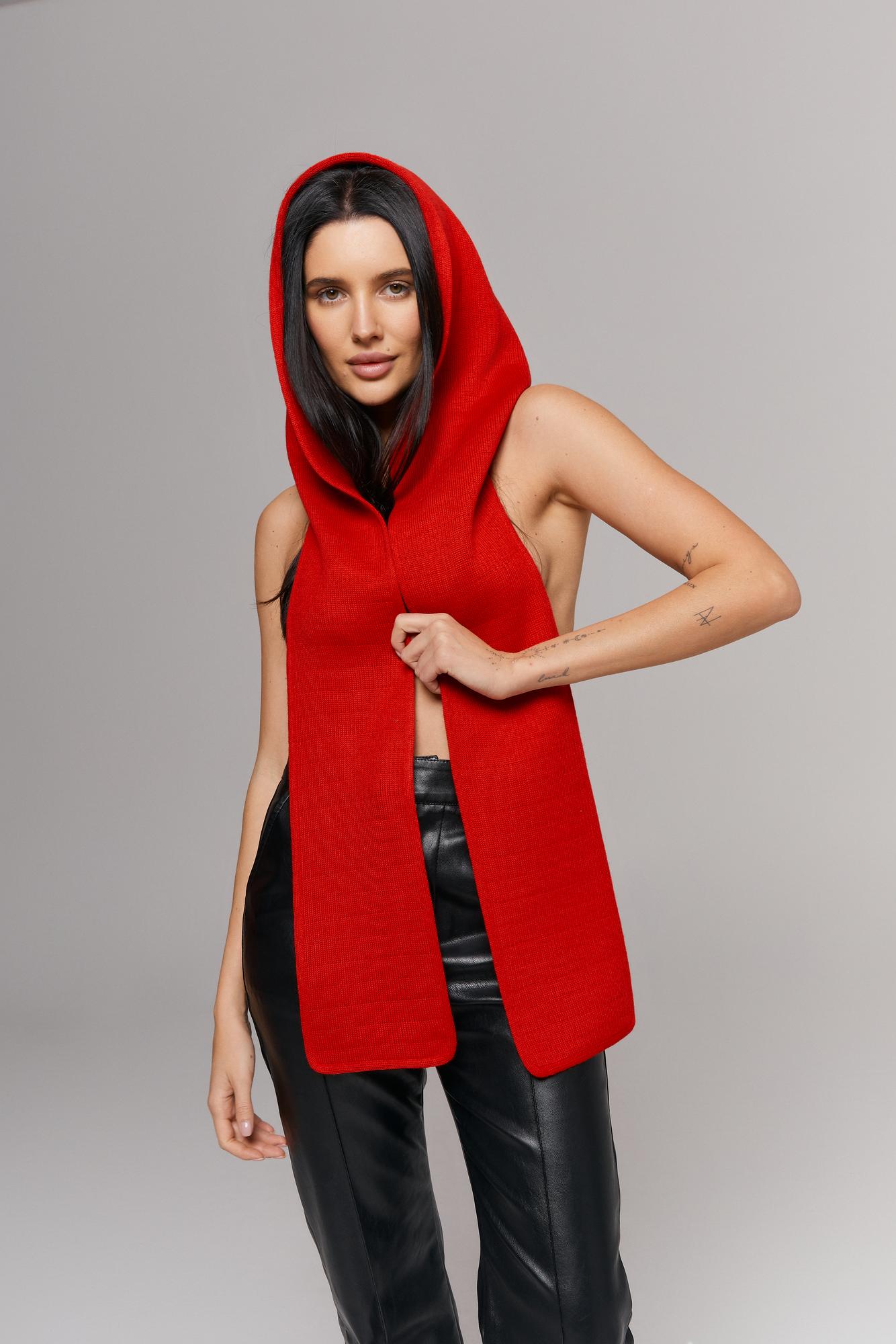 Капюшон, цвет алый