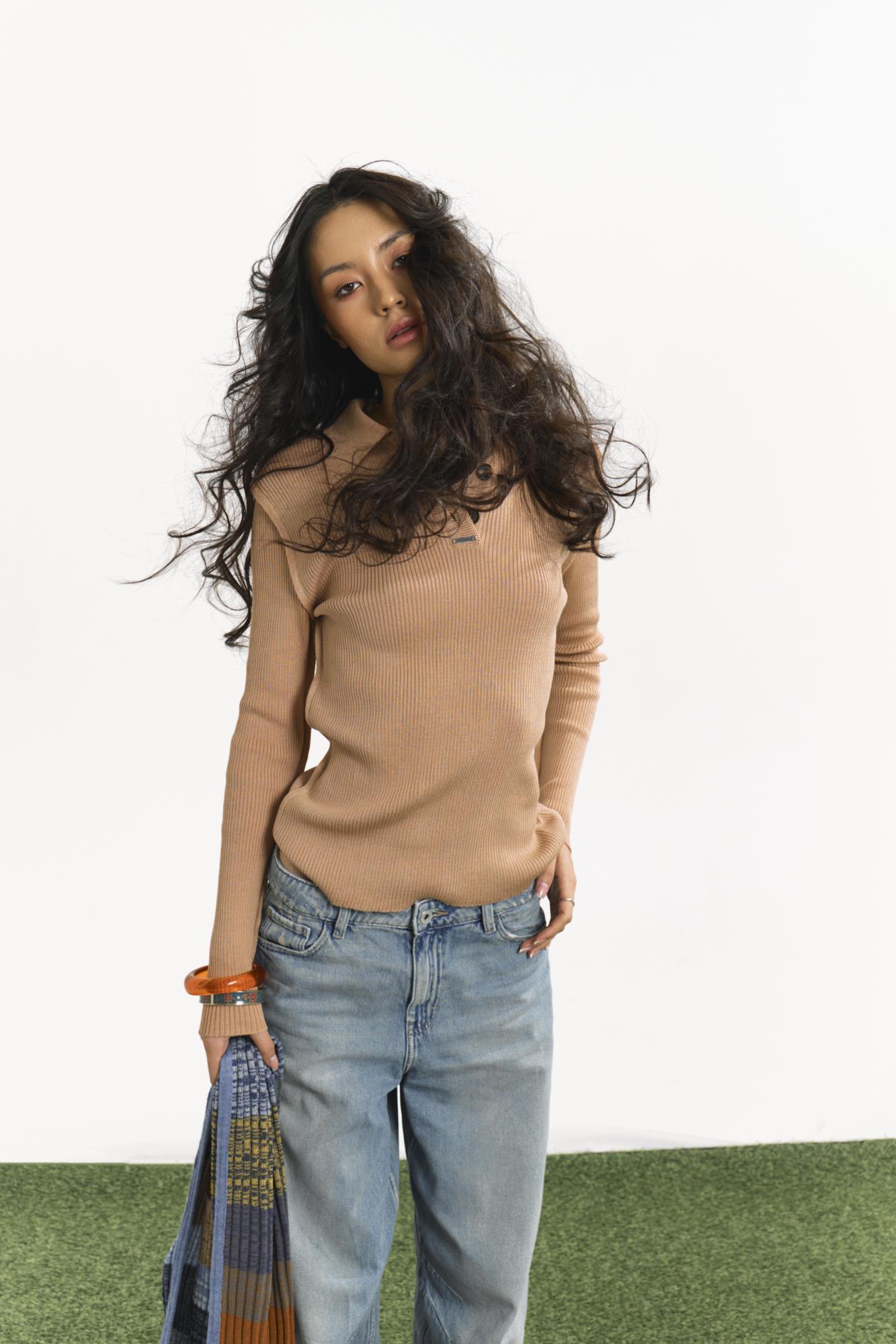 Джемпер поло, цвет бежевый.