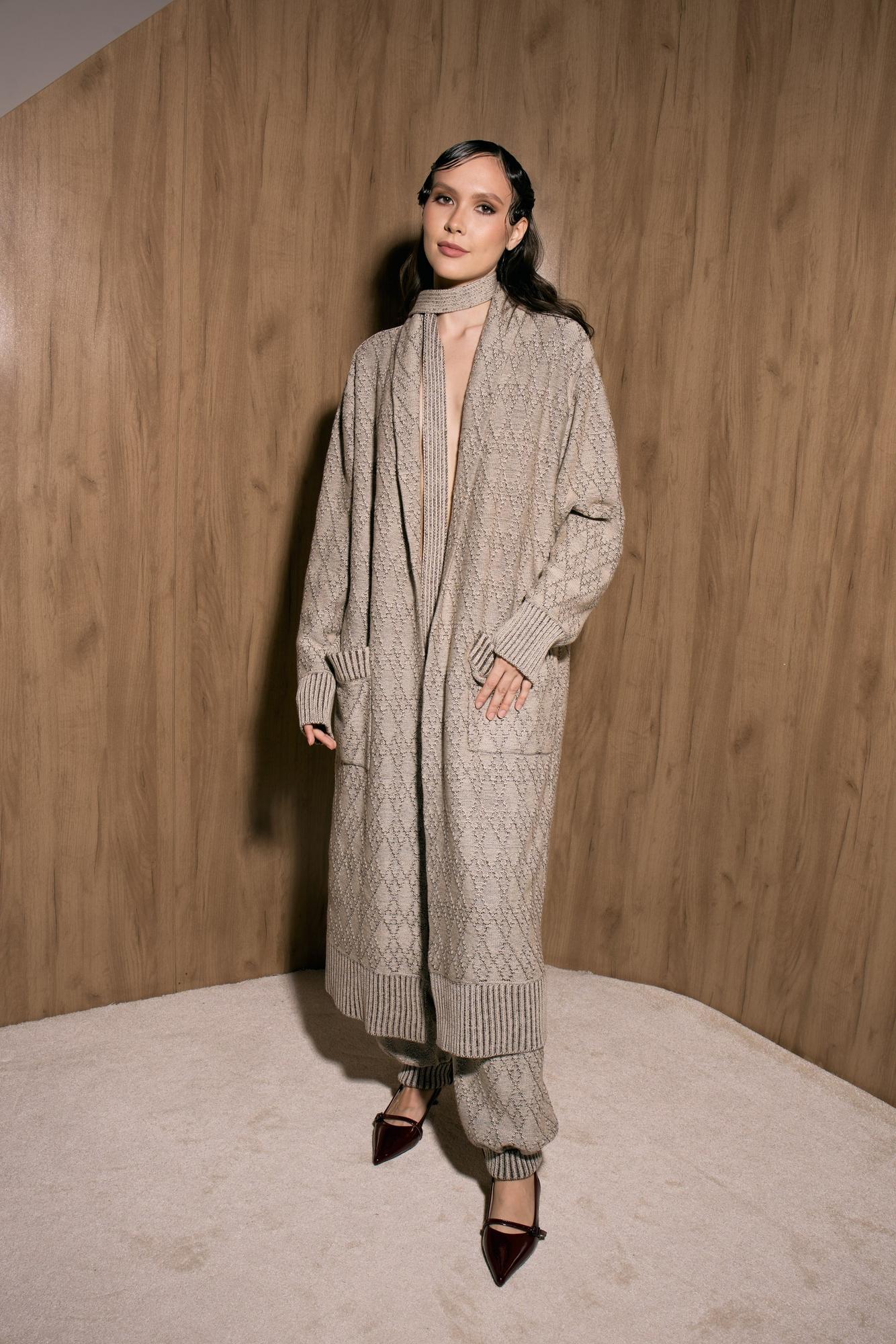 Удлиненный фактурный кардиган с лацканами, ромбы