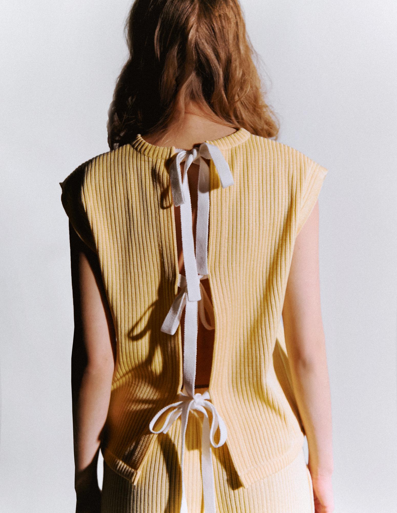 Жилет на завязках