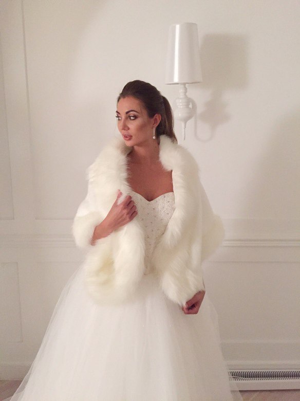 Меховая накидка с окантовкой (Аренда)