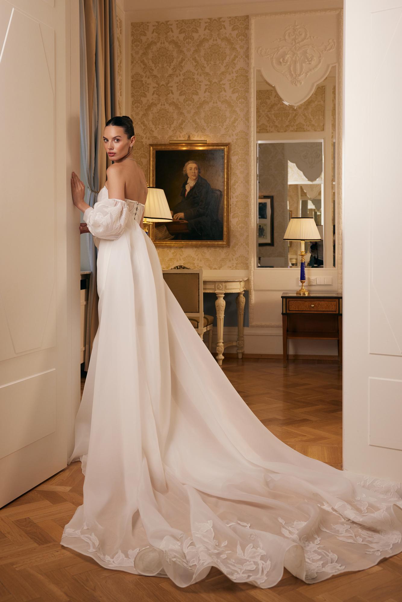 Свадебное платье Blammo Biamo Ksilia c кейпом комплект